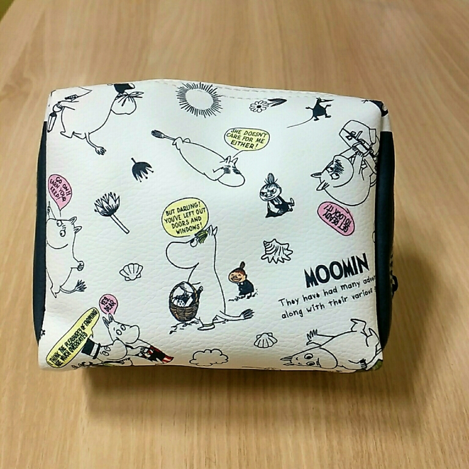 우선 제가 사용하는 파우치는 다이소에서 2000원에 구매한 무민 파우치에요 !
학교에서 들고다니기 간단해서 자주 사용하는 파우치에요 :)