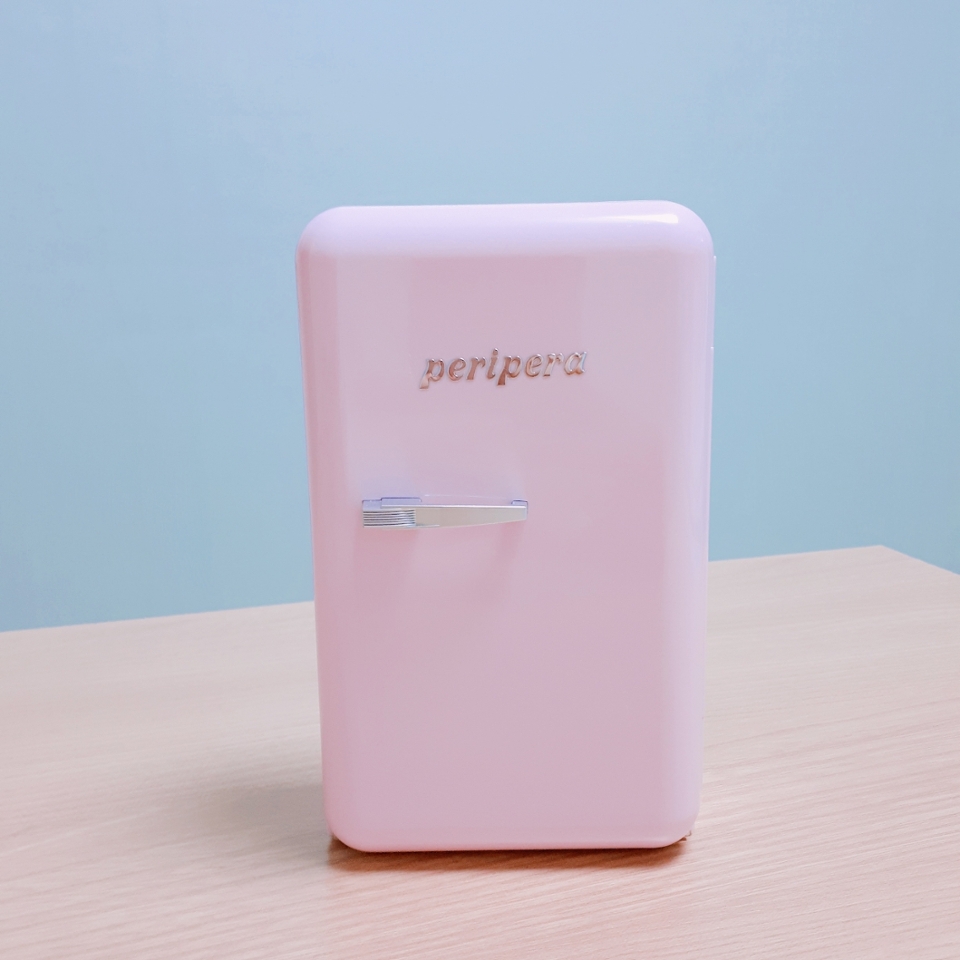 외관입니다!!! 너무 귀엽죠ㅠㅠ
사이즈는 딱 파우치 사이즈더라구요!