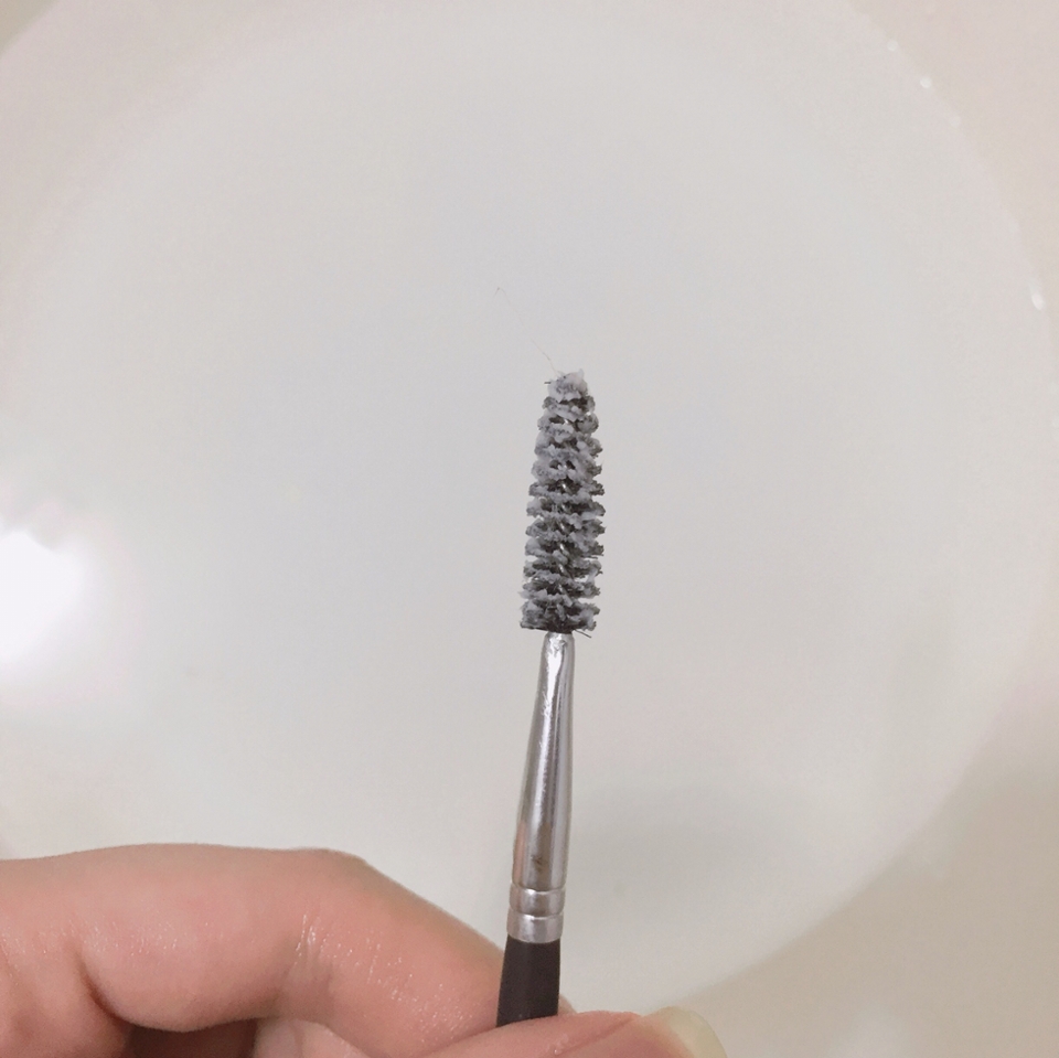 물기가 없는 상태에서 비누를 충분히 뭍혀주시고