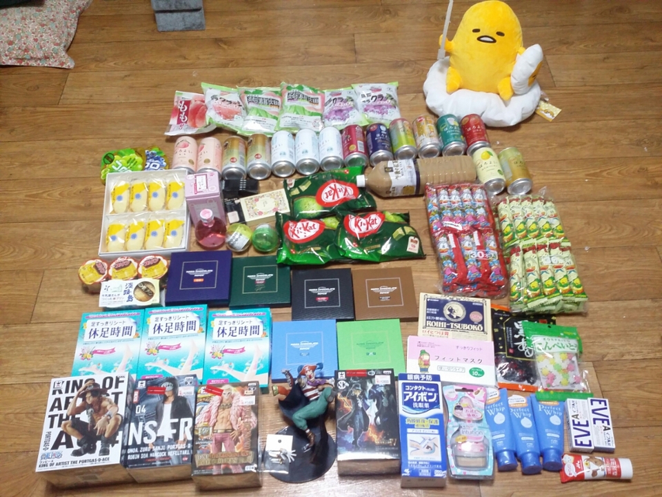 시작은 일본쇼핑 떼샷
마땅히 둘 사진이 없었다는..😂

제가 갔을때는 환율이 높아서 
 한화로 계산한 가격이 좀 높을 수 있어요