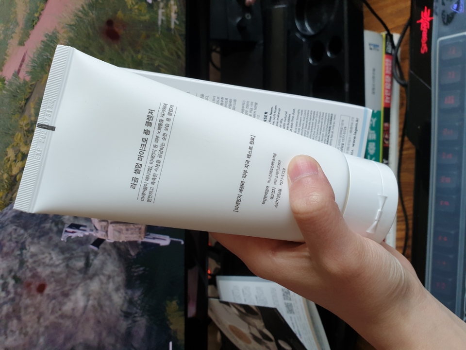 뒤에는 다른 폼클렌징의 비해 (?) 엄청심플하더라구요