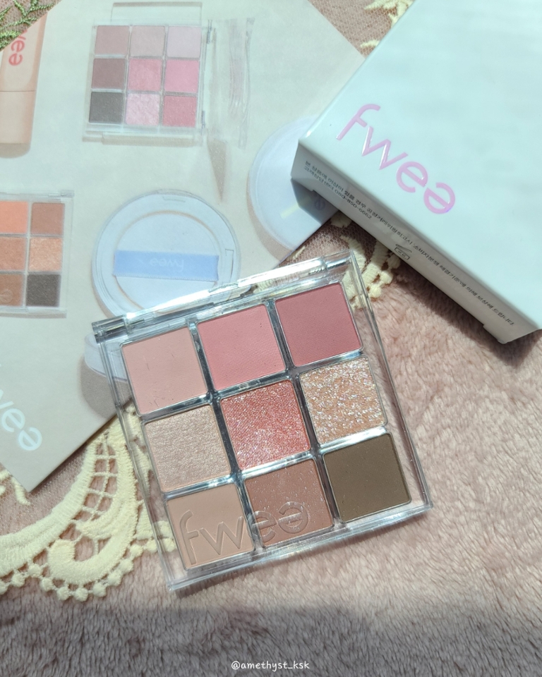 
#fwee #아이팔레트글래스여름
#아이팔레트글래스 #퓌아이팔레트글래스
#퓌아이섀도우 #아이새도우추천

이번 섀도우팔레트는 
01 봄
02 여름
두가지로 출시되었어요.

저는 02 여름으로 선택했습니다.



