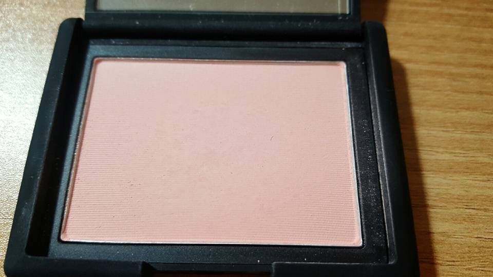 이 색상은 "섹s어필" 입니다
나스 제품은 이름이 야한게 많아요....ㅎ

핑크2 오렌지 2  코랄 6  느낌의 색상이에요
살구빛 블러셔!!

딱 아기볼의 느낌의 색상이에요!!