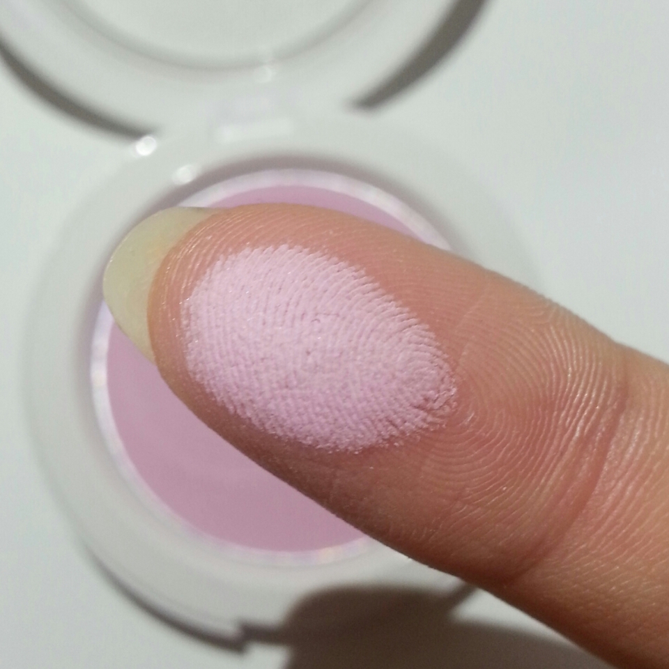 손가락 발색

손가락으로 발색!!했을때는 연보라연보라 하네요:)