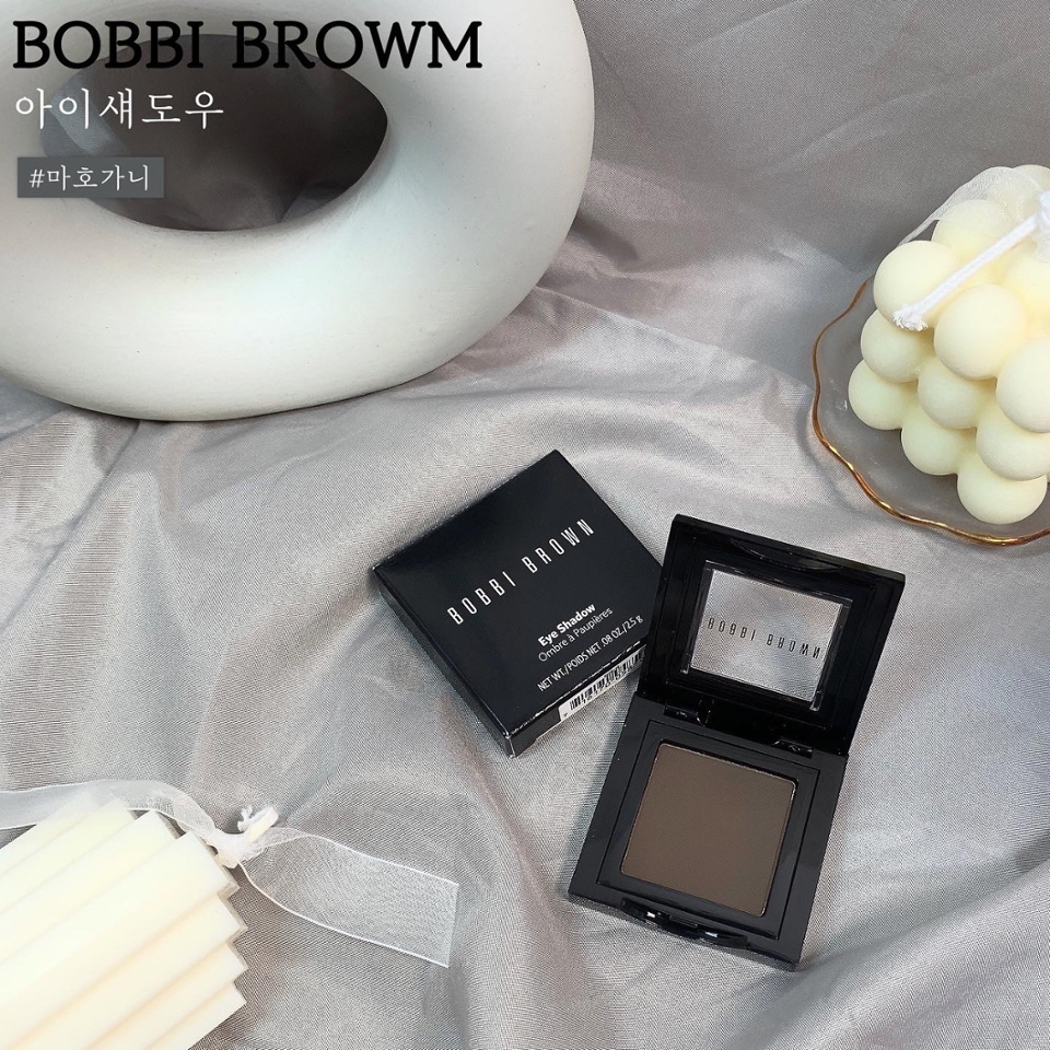 오늘 소개해드릴 제품은 ,바비브라운 마호가니 섀도우 제품이에요 😊

무쌍 음영섀도우로도 너무 이쁘고 아이라인 풀때도 사용해도 넘 이뿐 섀도우에요