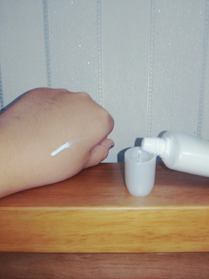 쭈욱짰는데 향이 또한번 취향저격 ㅠㅠ스킨푸드 사랑해요😍