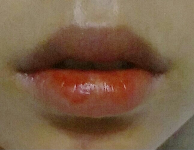 용량부족으로 조금만 발랐는데도 발색쩖...