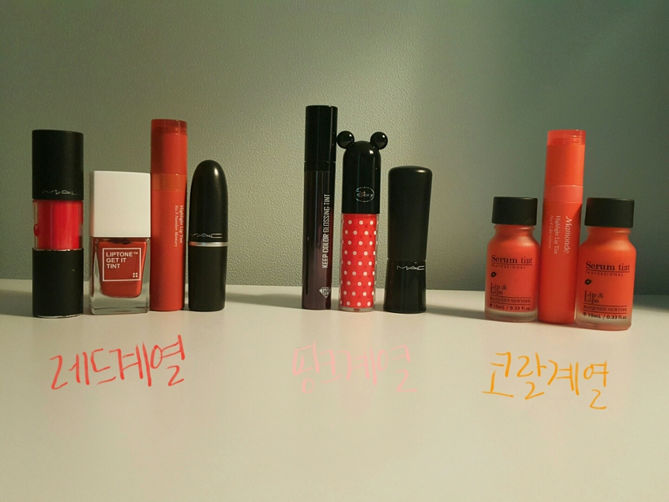 세개로 계열을 나눠봤어요.
레드를 많이 품고있는 제품 순서로, 핑크색, 코랄/오렌지색 이렇게 순서대로 리뷰를 할거에요.