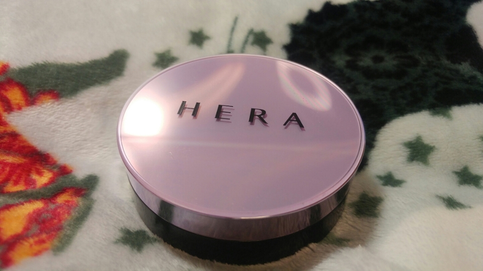 ㅎ...외관 뜯자마자..ㅎ..사실 상자에서도 ..ㅎㅎㅎㅎ너무 좋아하는 보라색..ㅎㅎㅎ...사실 전 블랙쿠션은 처음나왔을땐 야 및...이건 대박이야..무조껀 사야되 했는데..뭔가 시간지나면서 그맘이 사그라 들었습니다..(왠지모를 너무 다 갖고있는 국민템같아서..?ㅋ)그래서 보라둥이를 보자마자 ㅠㅠㅠㅠㅠㅠㅠㅠㅠㅠ이건 진짜..더 좋아라고 .....이번엔 충동으로 사버림 ㅋ