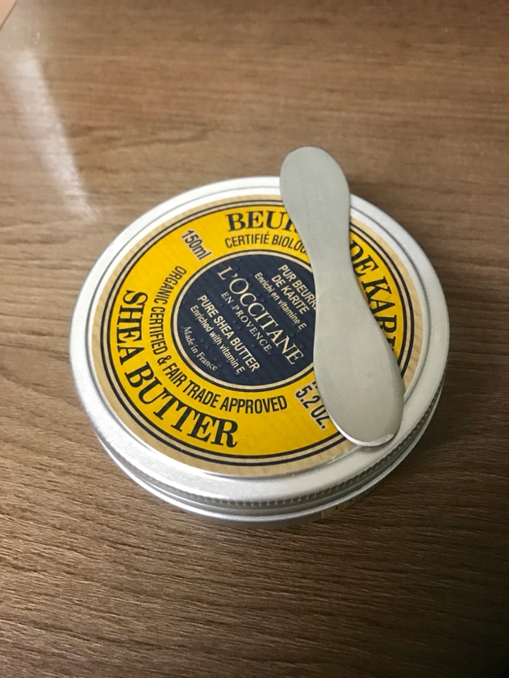 4. 록시땅 퓨어 시어 버터
시어 버터 멀티밤인 요 아이는 입술에 듬뿍 발라줍니다. 

입술이 정말 많이 트는데,
퓨어 시어 버터를 바르고 자면 그 다음날도 입술이 촉촉해요!