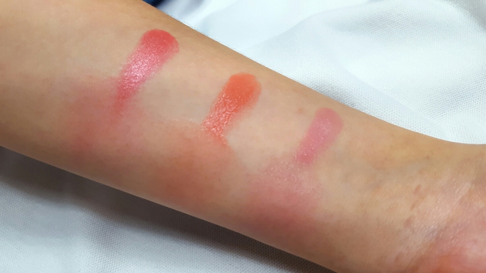 약간 밝기 낮춰봤어요

확실히 마지막은 한국에선 못보던 색감이예요
바르면 일본특유의 보송보송하고

에엣-!? 콘나코토와 믿을 수 없는걸....?!?
하지만 역시 사야될까나....

그런 느낌이예요 정말