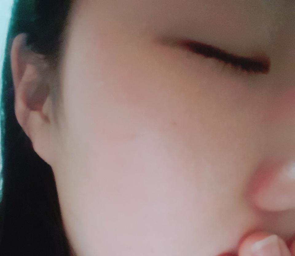 약간 톤업의 효과도 있는 듯하네요
하고 난 후 피부가 맑아진 거 같아요