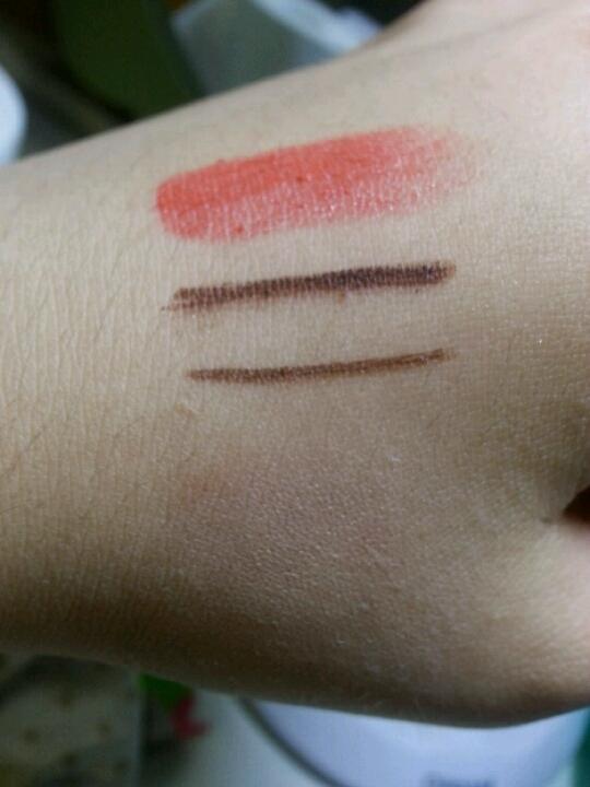 순서대로 허니멜팅틴드, 삐아 아이라이너, 미샤 붓펜 아이라이너, 헤라 미스트쿠션입니다!