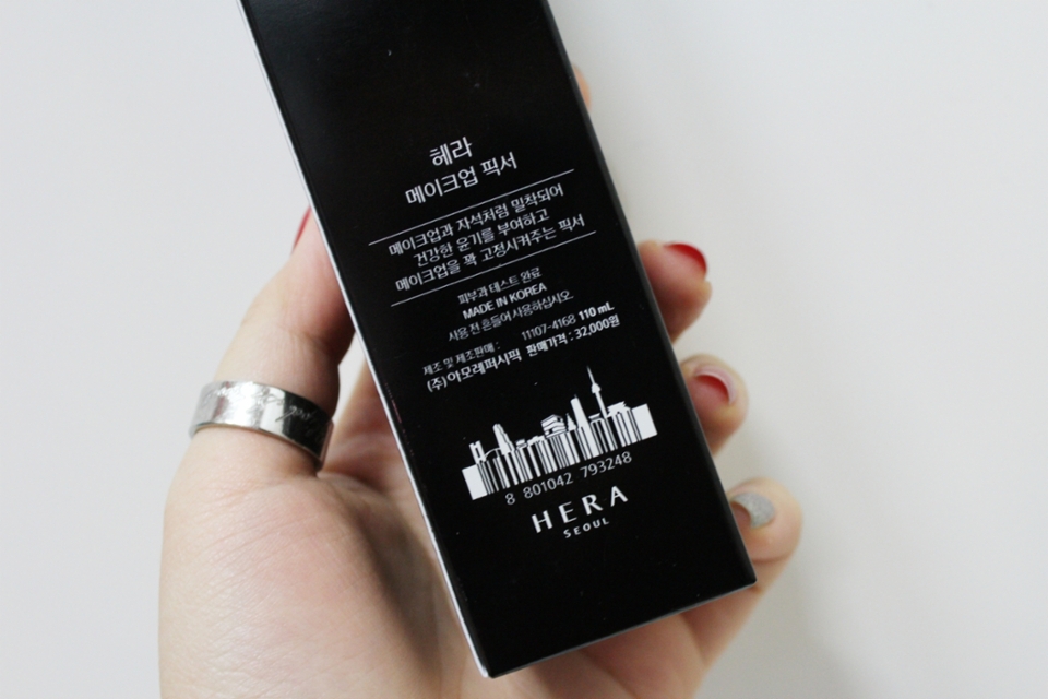 32000원, 110ml에요

메이크업과 자석처럼 밀착되어 건강한 윤기를 부여하고 메이크업을 꽉 고정시켜주는 픽서!