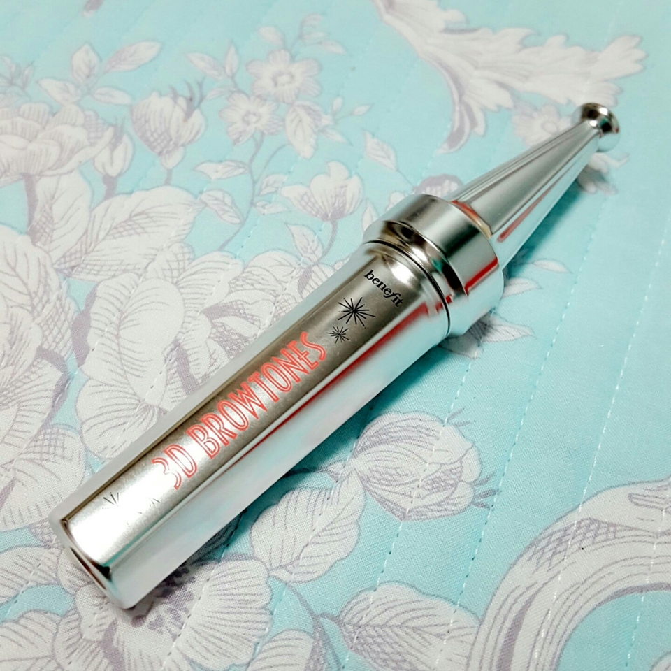 케이스 징짜 예쁩니다ㅠㅠ 마술사컨셉에 맞게 은색마술도구?지팡이스러운 디자인이네요
베네피트하면 키치한디자인아니겠어요?ㅋㄱㅋ