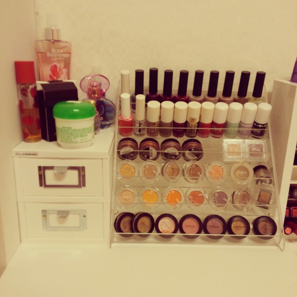 섀도우 정리함은 아크릴 네일정리함으로 소셜커머스에서 구매했어요