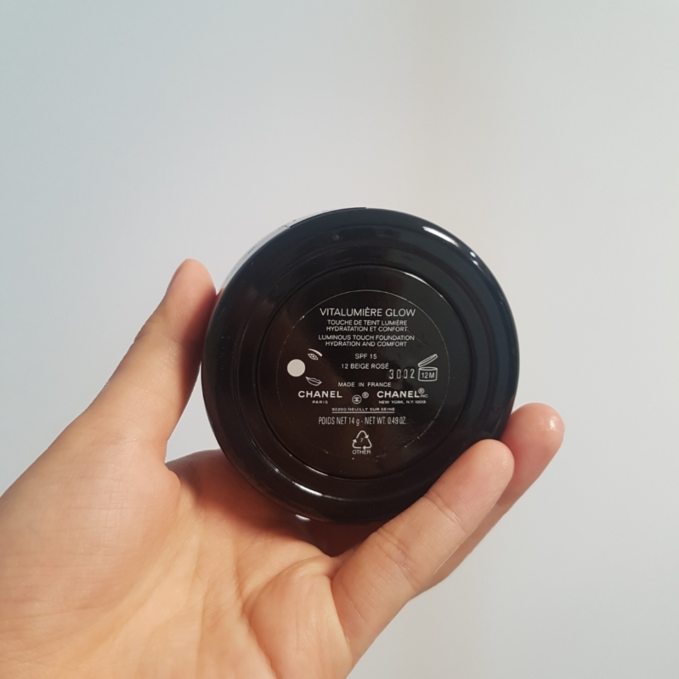 뒷면에 꼼꼼하게 적혀있지만,
다 불어라 뭔소린지 모르겠네요..!

비타뤼미에르 글로우만 읽을 수 있어요ㅠㅠ