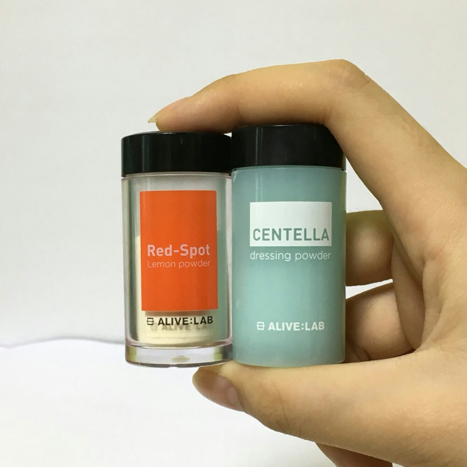 레드스팟은 사용하면서 색소침착이 좀 옅어졌고 센텔라파우더는 피지과다분비로 인한 곳에 올려주면 여드름이 잘 안나는?완전 피지를 말려버려서 여름에 지성분들사용하시기좋아요