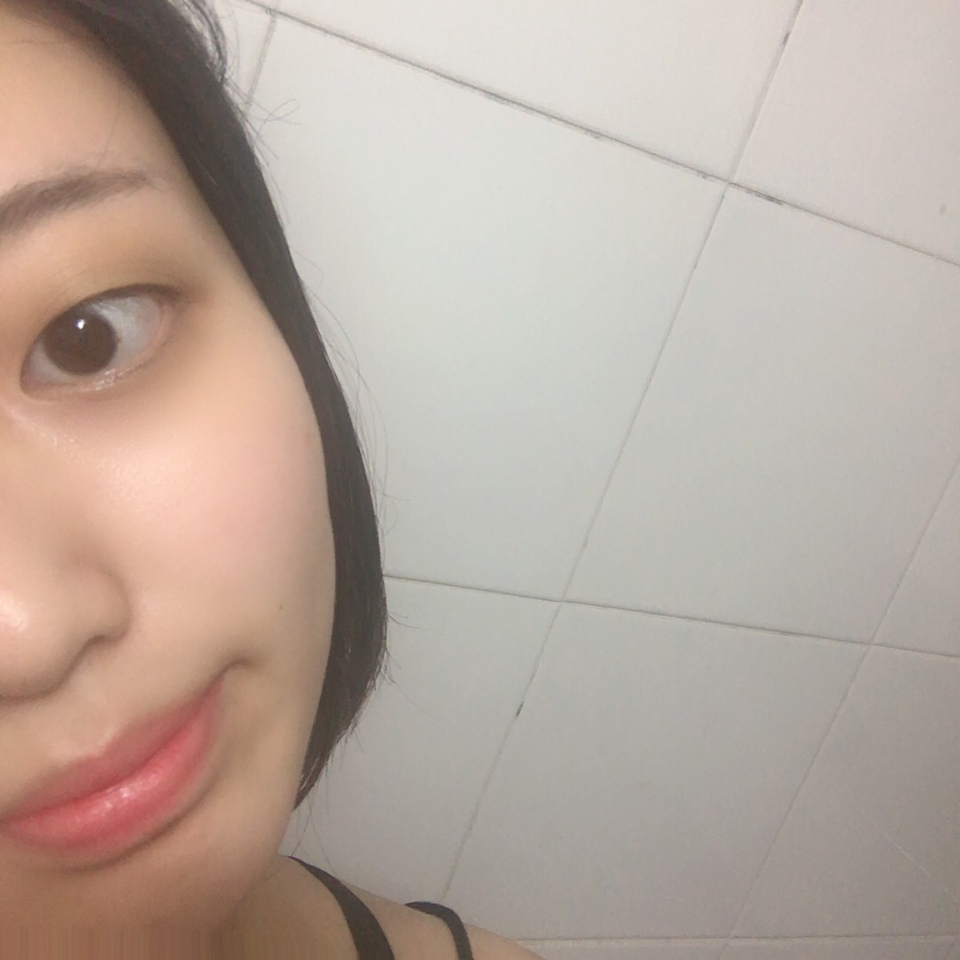 저의 ㅆ..쌩얼 극혐이네요 빨리 넘어 갑시다 
일어나서 씻기 전의 얼굴 입니다