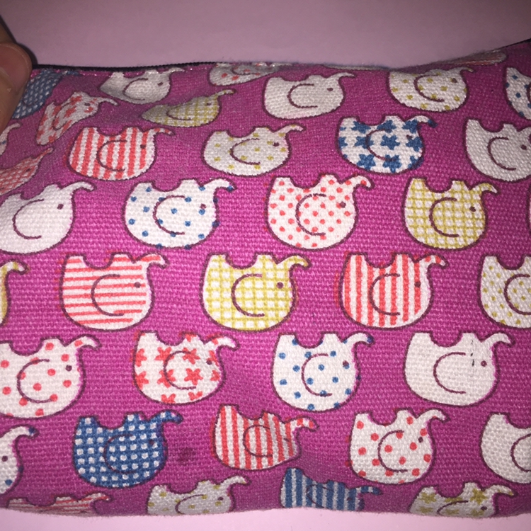 저의 파우치는 기욤기욤한 코끼리!