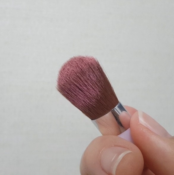 브러쉬에 발색해보았을때