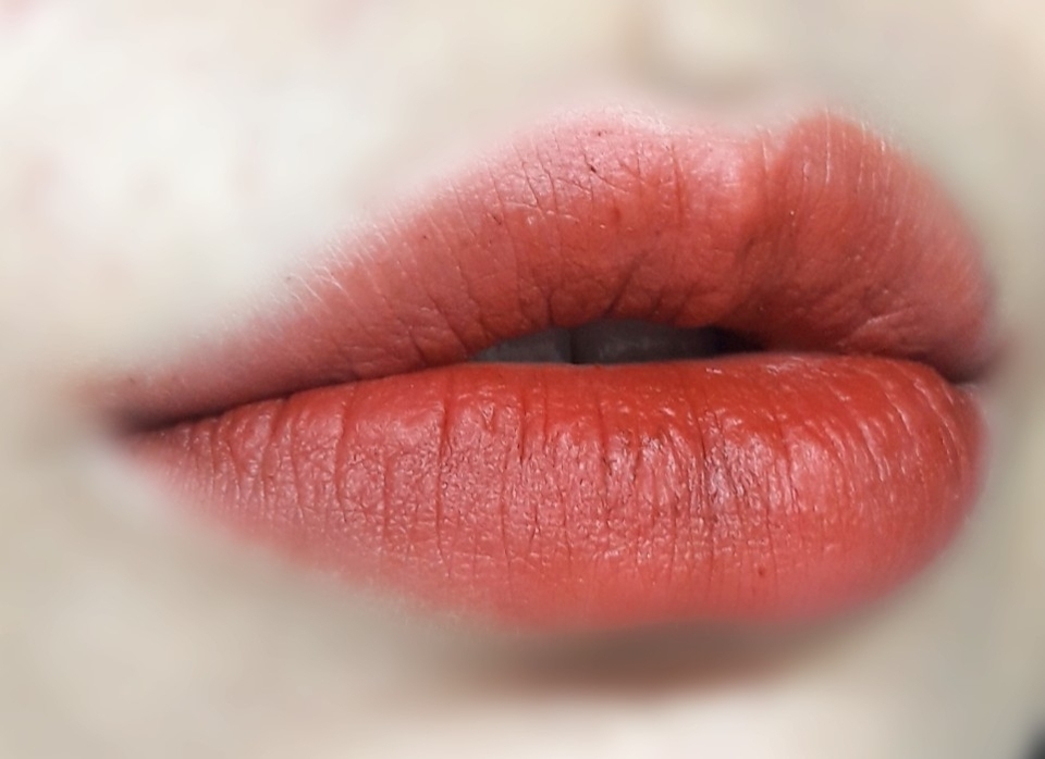 [풀 립]

갠적으론 그라데이션을 더 선호하지만 풀 립하고 환불하러가면 바로 성공할 것 같아요