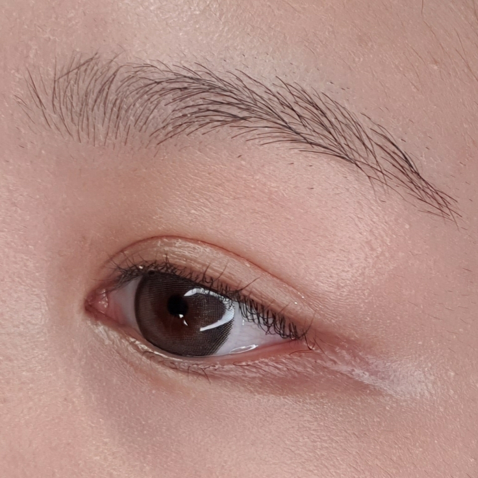 다음으로 눈썹 숱이 정말 없는 분들을 위한 브로우 타입이 뭔지 소개해드릴게요💗

이 시진은 비포어를 보여드리기 위한 사진 입니다!

