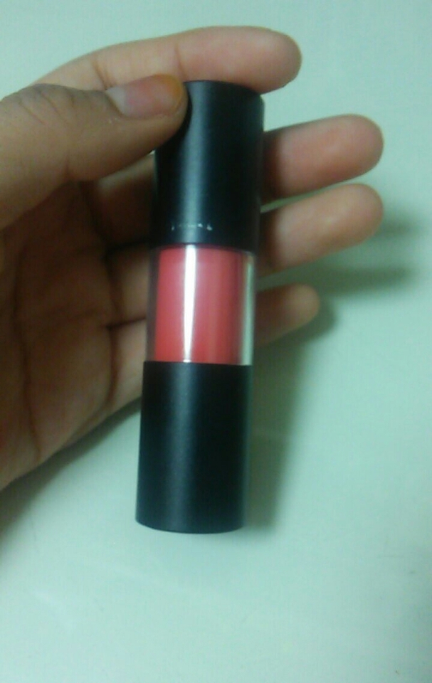 3번째는 제가 정말 좋아해서 지워진
맥 버시컬러스테인 캔트스탑 원트스탑 입니다 !!
오렌지코랄 색의 정석이구 
여행 갈때 이거 하나만 가져가셔도 무방해욤