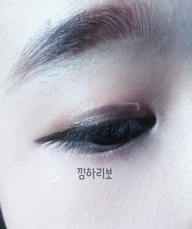 양면쌍테를 조금 높은 위치에 붙인후