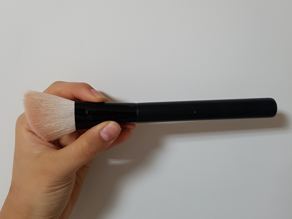 아리따움 사선치크 & 컨투어 브러쉬 8,000원