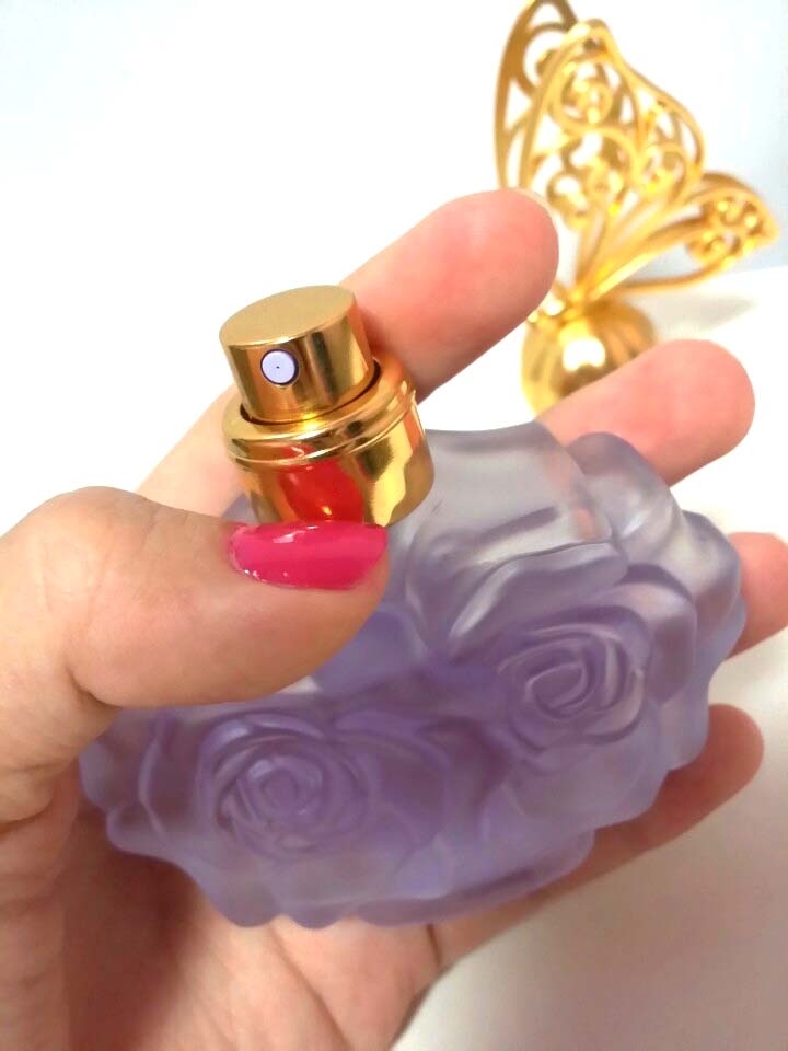 제가 랑방 메리미와 안나수이 라비드보헴을 둘 다 써본 결과
달달함이 강한건 라비드보헴이고요 메리미 같은 경우에는 라비드보헴 보다 은은하게 달달해요