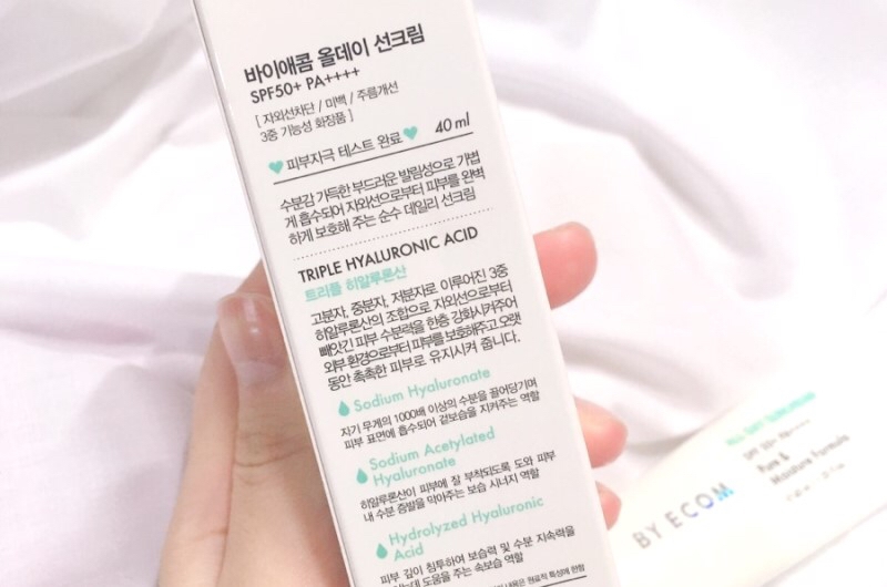 우선, 올데이 선크림은 3중 기능성 화장품으로
피부 자극 테스트까지 완료한 저자극 선크림이에요!
EWG 그린등급을 받은 피부 친화적 자외선 차단제 ★
온 가족이 써도 안심될 정도로 착한 성분이라네요!

이 선크림의 큰 특징이라면?
바로 3중 히알루론산이 선크림의 보습 비결 ㅋㅋ
고분자, 중분자, 저분자의 3중 히알루론산이 피부의
겉보습 + 속보습 + 지속력을 높여줘서 강한 자외선 앞에서도 피부 수분을 잃지 않을 수 있답니다 ㅋㅋㅋㅋ
