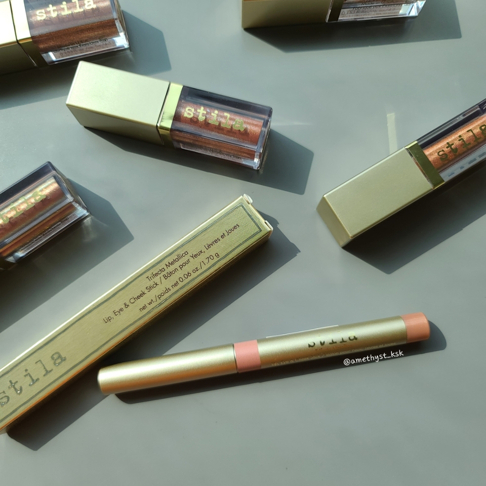 글리터의 명가 #스틸라 에서
아이섀도우, 치크, 하이라이터 등등으로
사용할 수 있는 #멀티펜슬 이 출시되었죠!

기존에 메탈글리터를 좋아하는 사람으로서,
요런 펜슬타입도 갖고 싶었는데
드디어 써보게 되네요!!

👉기존 4컬러에
올해 3월에 브론즈 컬러가 추가출시되었어요!






