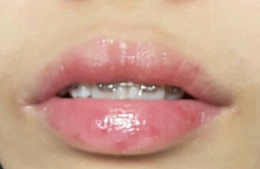 입술에 올리면 마치 내 원래 입술인 마냥 자연스럽게 연출이 됩니다!

학생분들 사용하시면 좋을 것 같아요