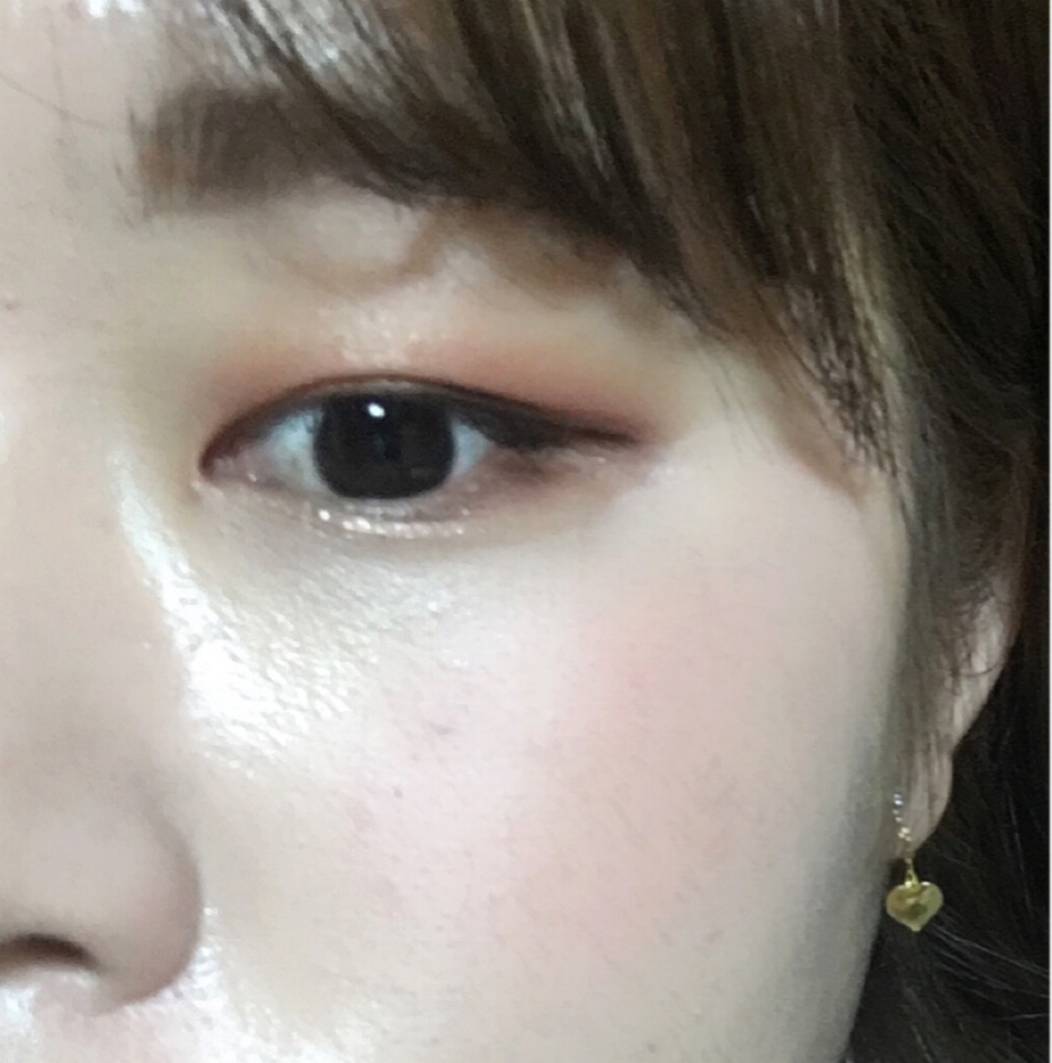 수채화 발색?! 엄청 투명한데 맑고
올릴수록 더 예쁘더라구요‼️‼️
파우더리해서 뽀송뽀송해요 😍
이점이 너무너무 마음에 들었어요