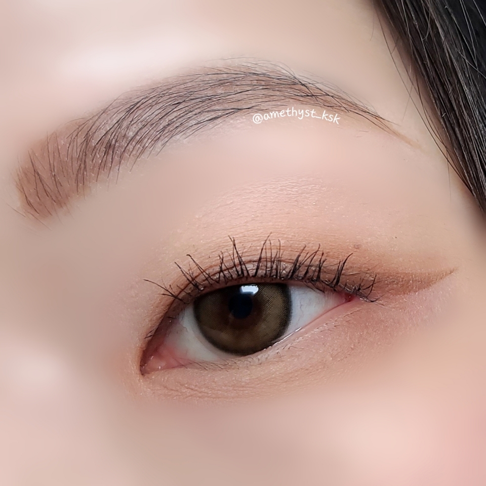 
저는 요번에는 다양한 색상을 사용하지 않고
완전 초보를 위한 
3색으로 메콥완성입니다!

#무쌍메이크업 #무쌍음영메이크업



