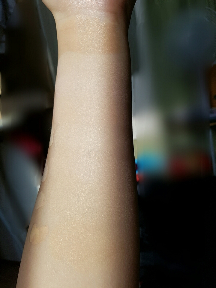 자연광에서 찍은 사진이에요. 