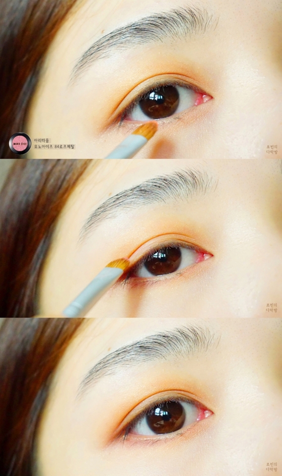 붉은 빛이 도는 무펄섀도우를 브러쉬에 소량만 묻혀서 언더 끝머리에 발라주었어요.
뮤직비디오 사진을 확대해보니 약간 붉은 빛이 보이더라구요.

언더와 동떨어지지 않고 자연스럽게 보이도록 눈두덩이 끝머리 쪽에 붉은빛의 무펄섀도우를 살짝 발색해주세요.