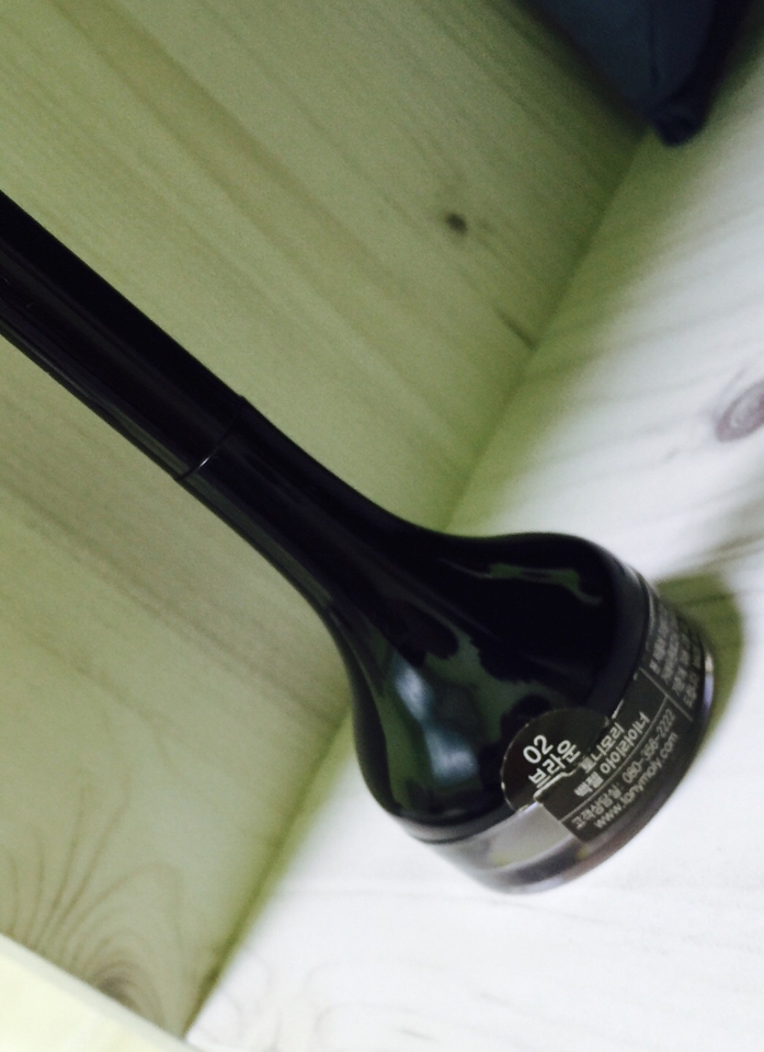 이녀석을 소개해드릴껀데용 몇일 계속 썻던 제품이에욯
토니모리 백젤 아이라이너 02브라운!
