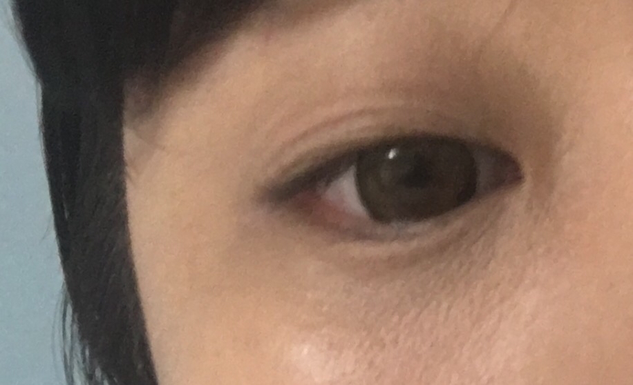 먼저 얼굴 화장을 마친 눈을 준비해 줍니다 !