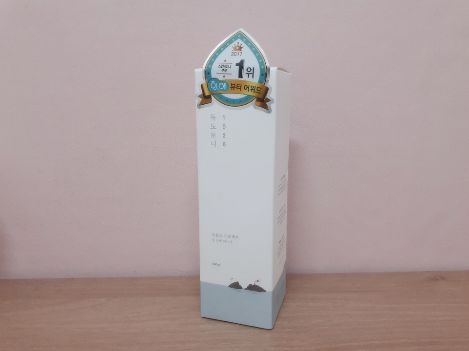 화해 뷰티 어워드 2017년 스킨/토너 부문에서
당당히 1위를 차지한 굉장히 인기 있는 토너에요!

그만큼 되게 모든 면에서 좋다는 거겠죠?