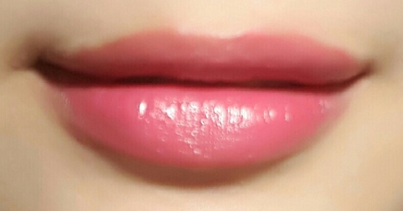 ♡바비브라운 쉬어립컬러 로지♡
매장에서 테스트하고 완전 반해서 데리고온 아이에요. 무난하게 언제든지 어디서나 어울리는 색입니다. 다만 바비브라운은 향이 막 좋지가 않아서 ㅜㅜ 텍스쳐는 크리미해요 !! 완전 분홍분홍하지 않고 차분한 분홍입니다