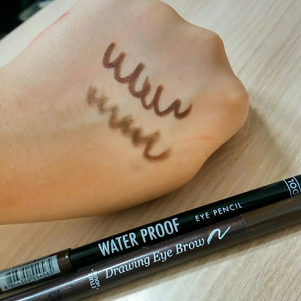 🍫 아리따움 아이돌 워터프루프 아이라이너 2 다크브라운 : 0.5
🍫 에뛰드 하우스 드로잉 아이브로우 흑갈색 : 0.28

* 아리따움 아이돌라인 정말 부드럽고 워터프루프가 잘되요 ! 가격에 비해 정말 좋은거같아요 :)

곧 두제품 다 리뷰올릴게요