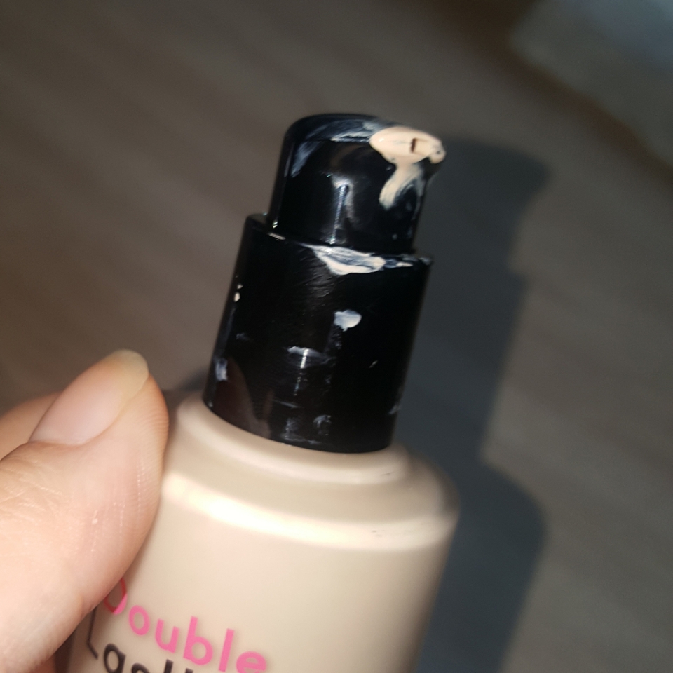 뚜껑이 넘 더럽죠... 쓰고 안닦으면 바로 지저분해져서 조금 불편했어요ㅠㅠ