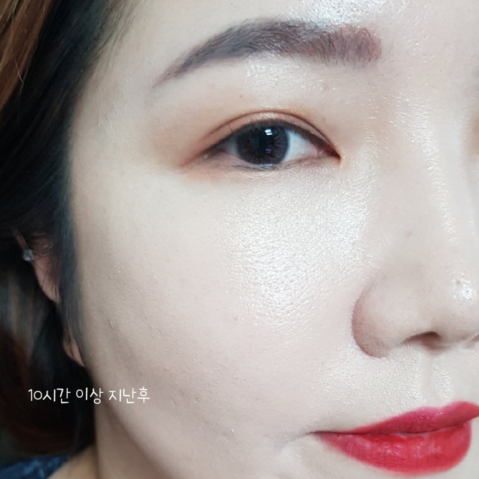 이건 주말에 언니집 이사해서 엄청덥고 습한날씨에 밖에서 좀 있었거든요😭 아침에나가서 밤에들어와 화장 지우기전에 찍은사진이에요~
유분은 올라왔는데 지저분하게 무너지진않았더라구요~