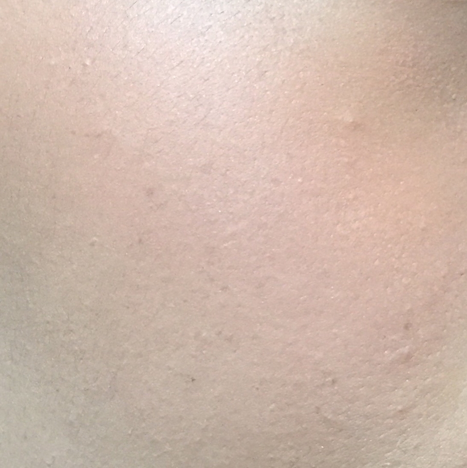 

발색샷 

이 컬러는 펄이 없고 진짜 상콤해보이는 살구빛 컬러예요🍊 약간 뽀얀 느낌으로 올라가더라구요 욕ㄴ 웜톤 분들이 어울릴 컬러예요