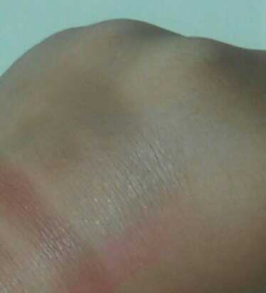 음..색이 잘 잡히지 않았는데 
실제론 저것보다 더 어두워요!!
갈웜분들이 더 잘 어울리실거에요 ★