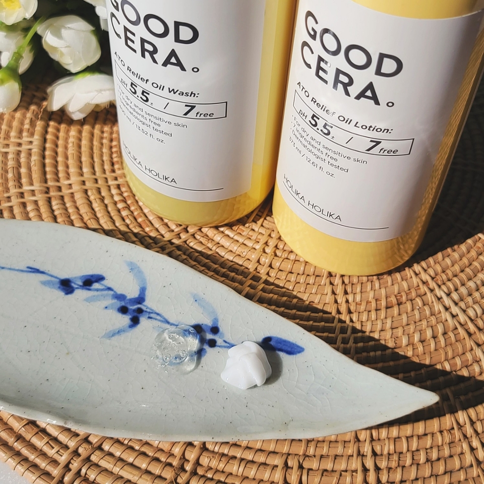 민감 피부 보습과 장벽 강화에 초점을 둔 굳세라 라인인 만큼, 요 아이들도 성분에 특별히 신경을 썼더라구요

​

끈적임 없고 순한 발효 세라마이드 3종과 보습&장벽강화 특허성분이 손상 피부를 촘촘히 채우고 보호해 준다고 해요

​

20가지 주의 성분은 물론이고 알러지 유발 성분까지 쏙 뺐다니 피부 개복치 민감이는 여기 영구정착 하렵니다(눕눕)