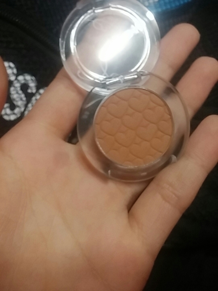 @해변에선코코넛
하하 산지 얼마안됬는데 깨져서 맘아팟어요 ...그래서 다시 겟♥또 제가 젤 좋아하는 무펄섀도우에용 !데일리로 쓰기도 무난하도 베이스로 쓰면 색조합 다 잘되는거같아요 ❤❤❤❤❤완전 좋습니다 무쌍유쌍 다 잘어울려요 💞★★★★★