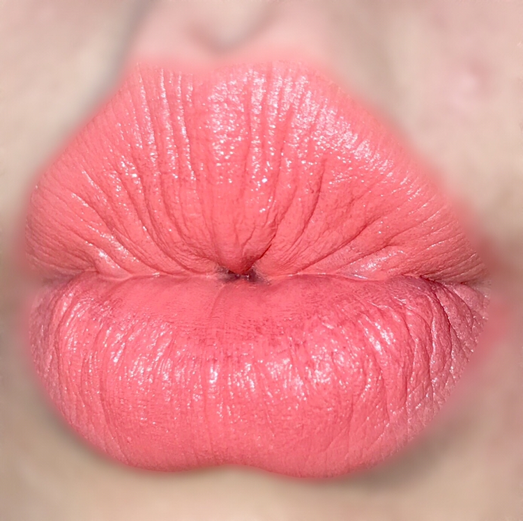 세일하면 가격도 저렴하니까 더 마음에 들죠 ㅎㅎ

이번에 새로 나온 무드코랄 컬렉션 중

메인 컬러가 바로 요 색상!! *_*